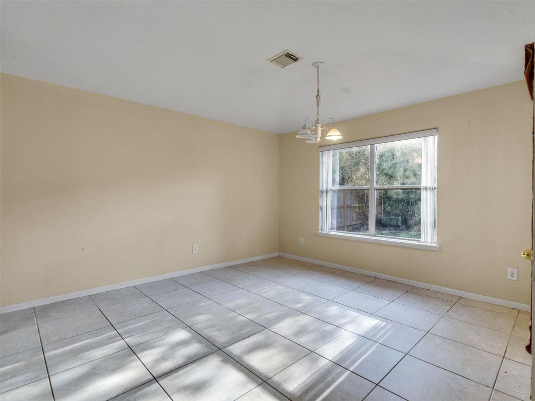 Empty room, Interior, Pendant Lights
