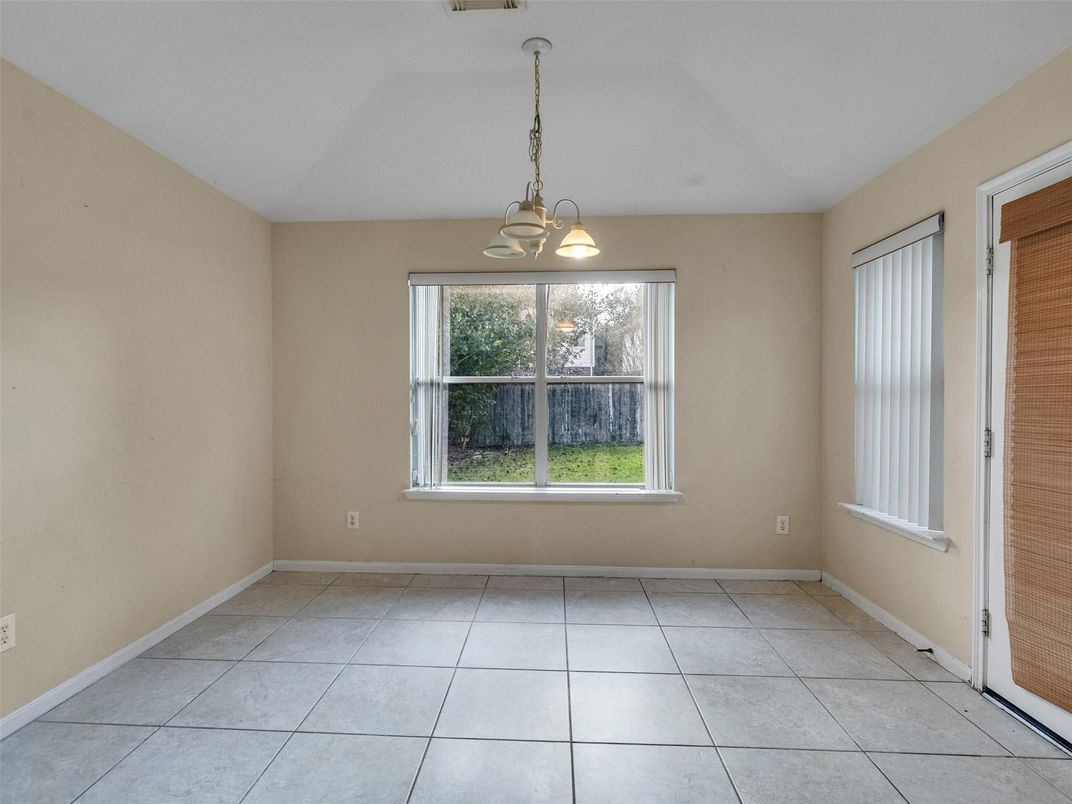 Empty room, Interior, Pendant Lights