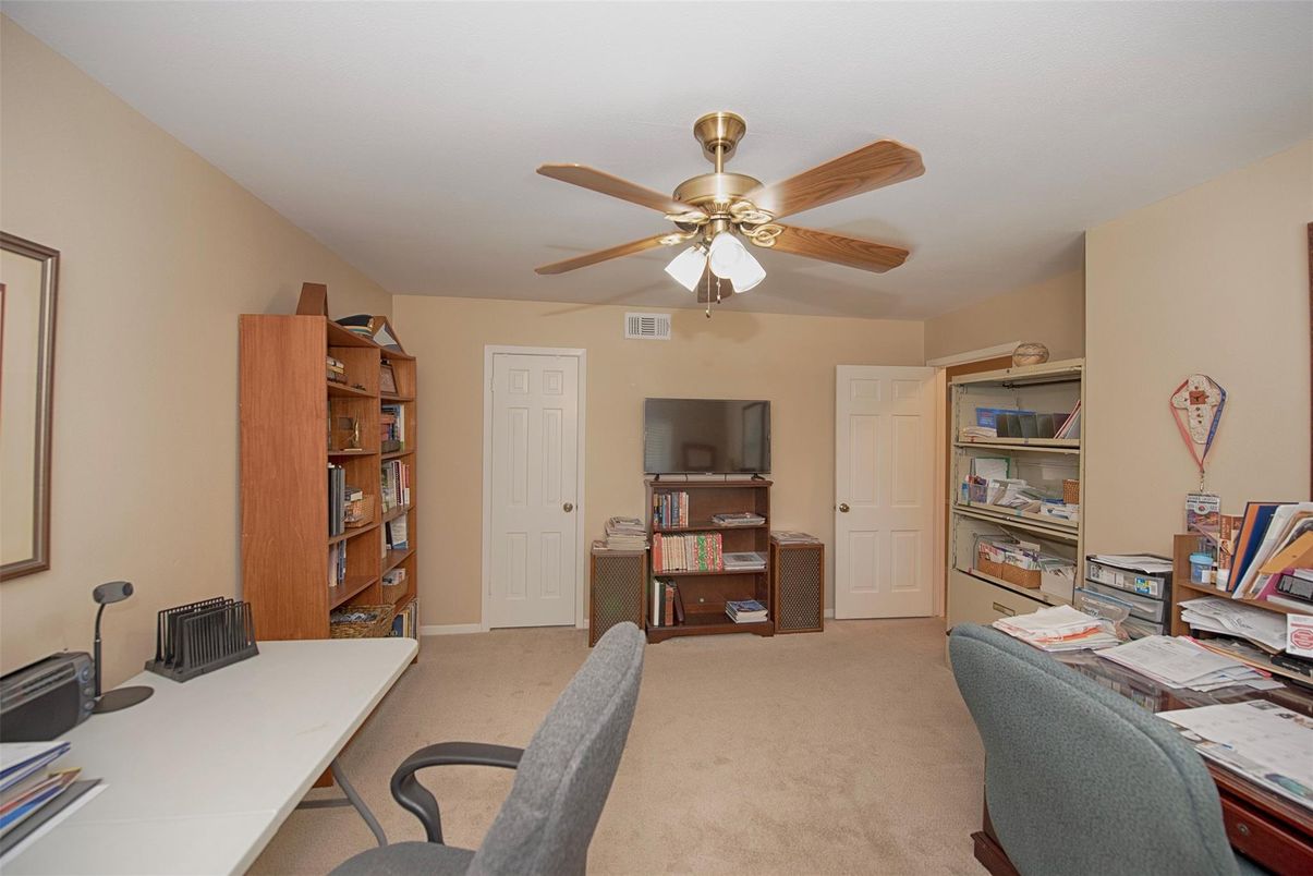 Home Office, Interior