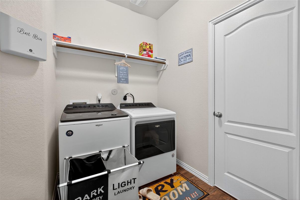 Interior, Washer, Wood Texture Flooring