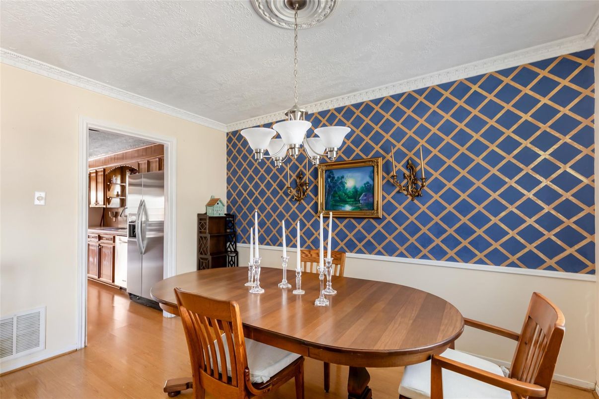 Chandelier, Dining room, Interior, Kitchen, Stainless Steel Appliances, Wood Texture Flooring