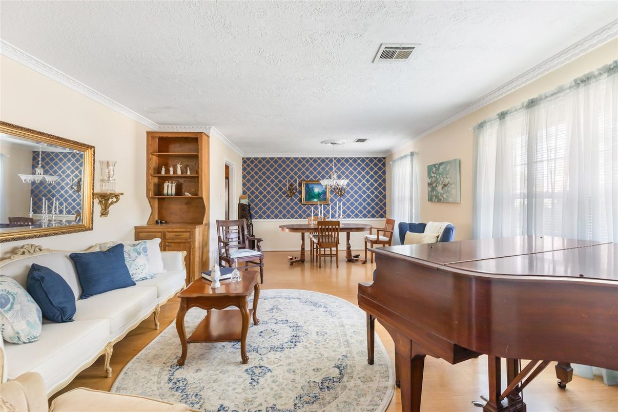 Dining room, Interior, Living room, Pendant Lights, Piano, Wood Texture Flooring
