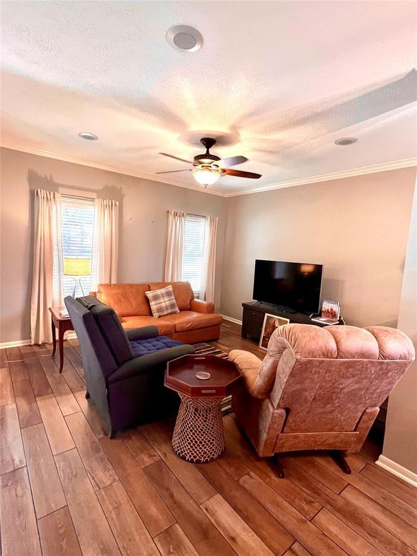 Interior, Living room, Recessed Lighting, Wood Texture Flooring