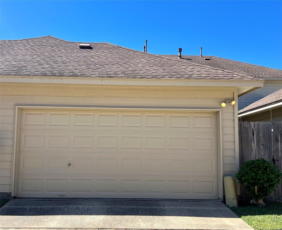 Detached Garage, Exterior
