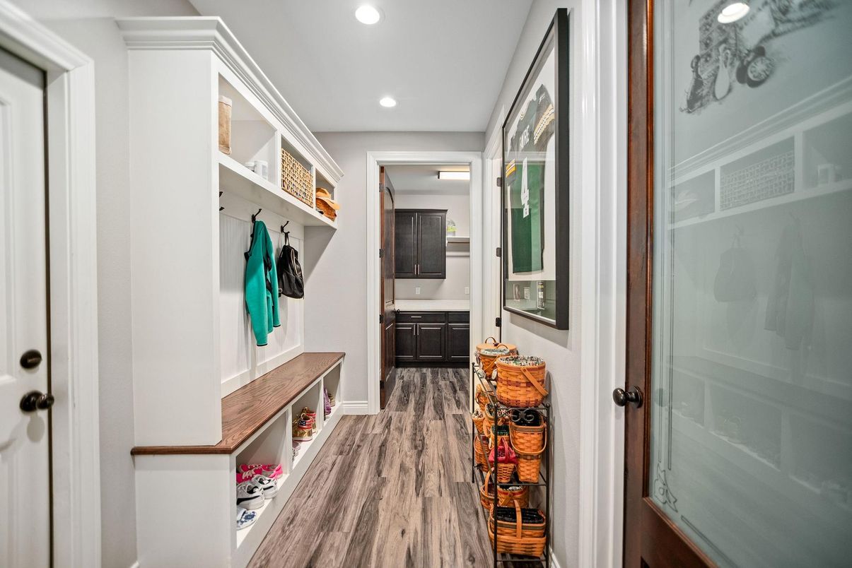 Interior, Recessed Lighting, Wood Texture Flooring