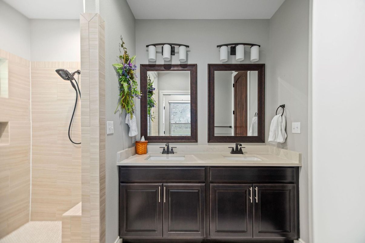 Bathroom, Dual Sink Vanities, Interior