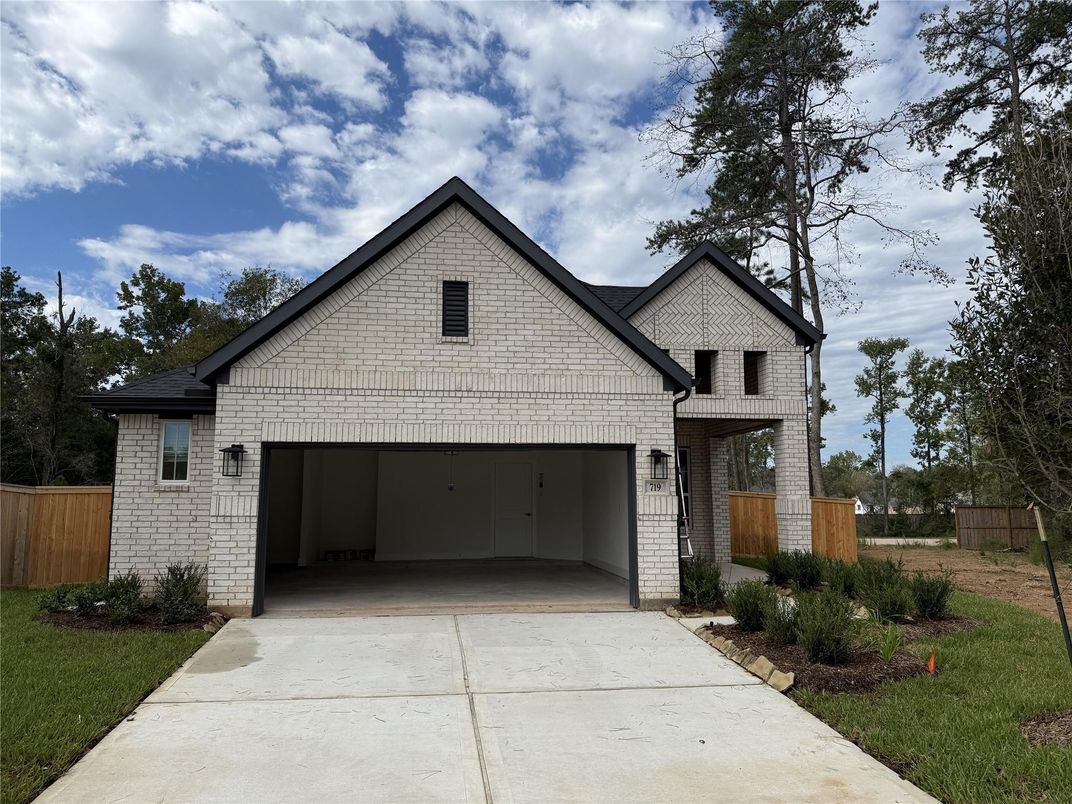 Attached, Exterior, Facade, Brick Traditional