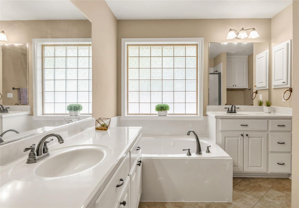 Bathroom, Dual Sink Vanities, Interior