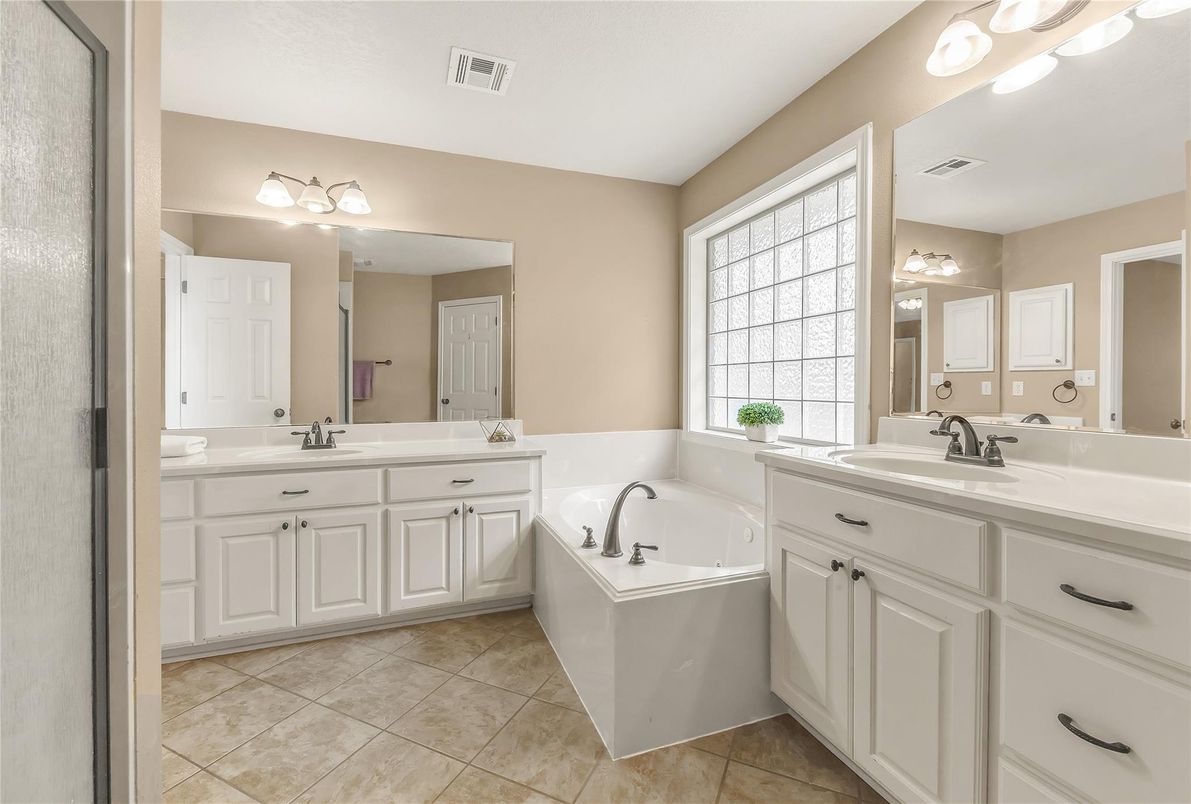 Bathroom, Dual Sink Vanities, Interior