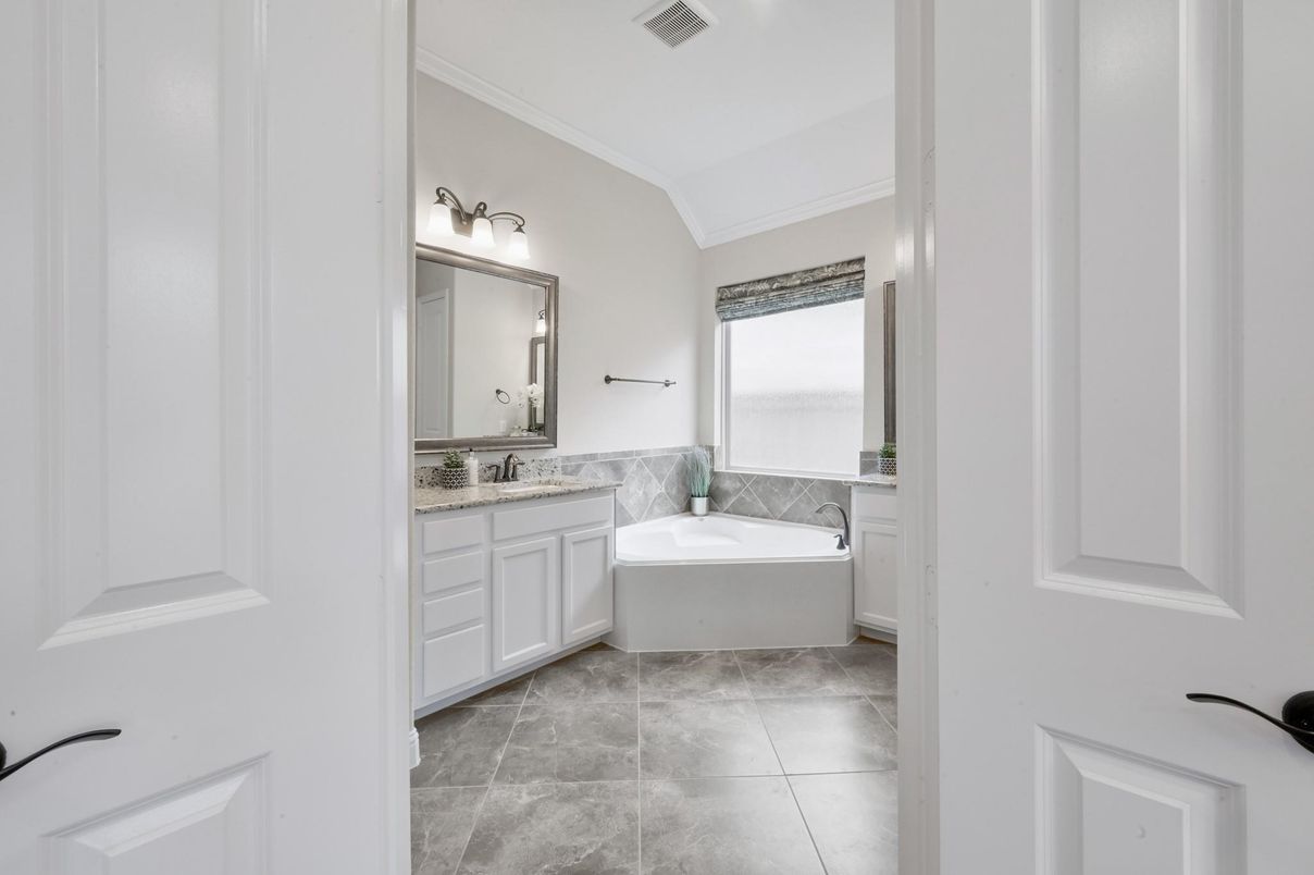 Bathroom, Dual Sink Vanities, Interior