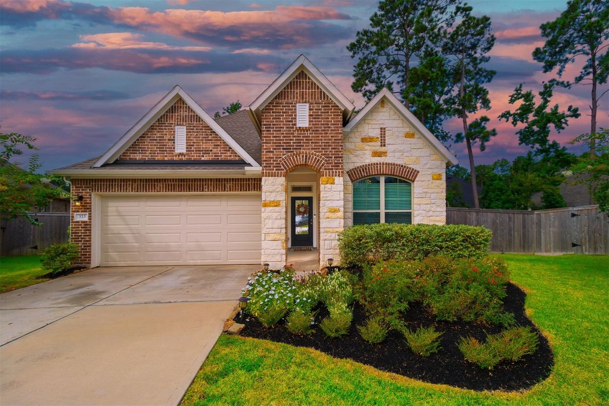 Attached, Exterior, Facade, Brick Traditional