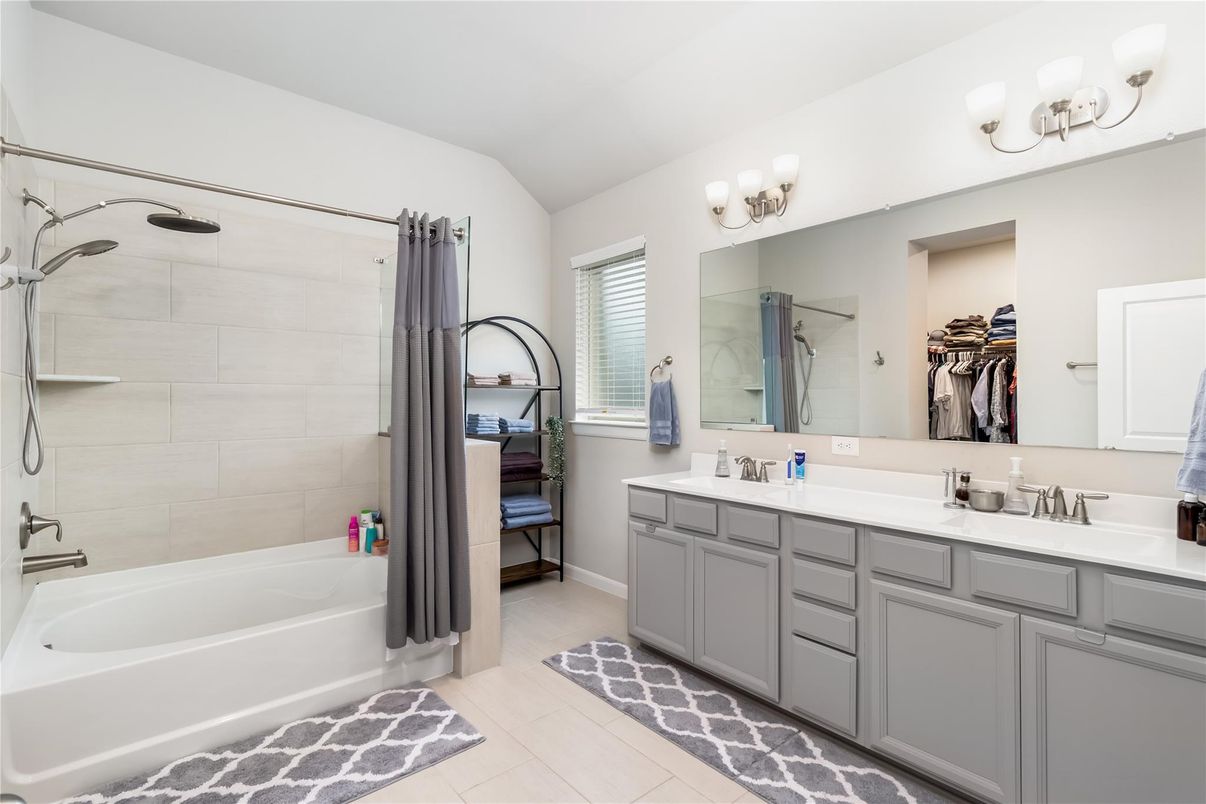 Bathroom, Dual Sink Vanities, Interior