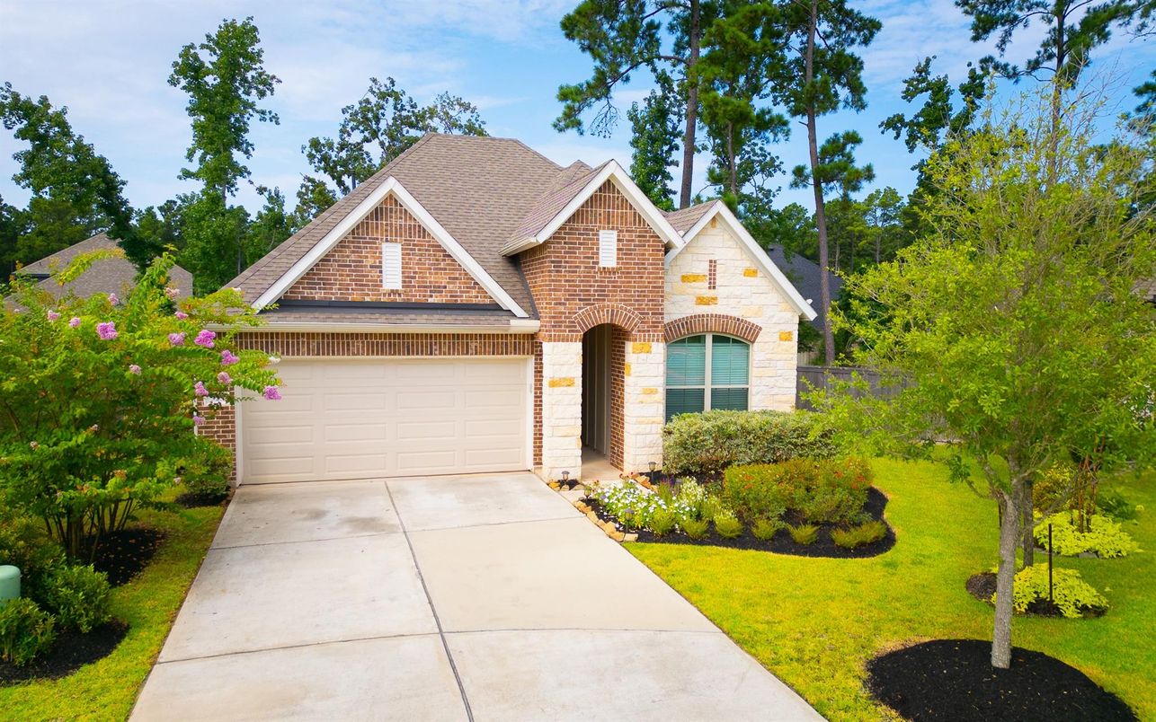 Attached, Exterior, Facade, Brick Facade, Brick Traditional