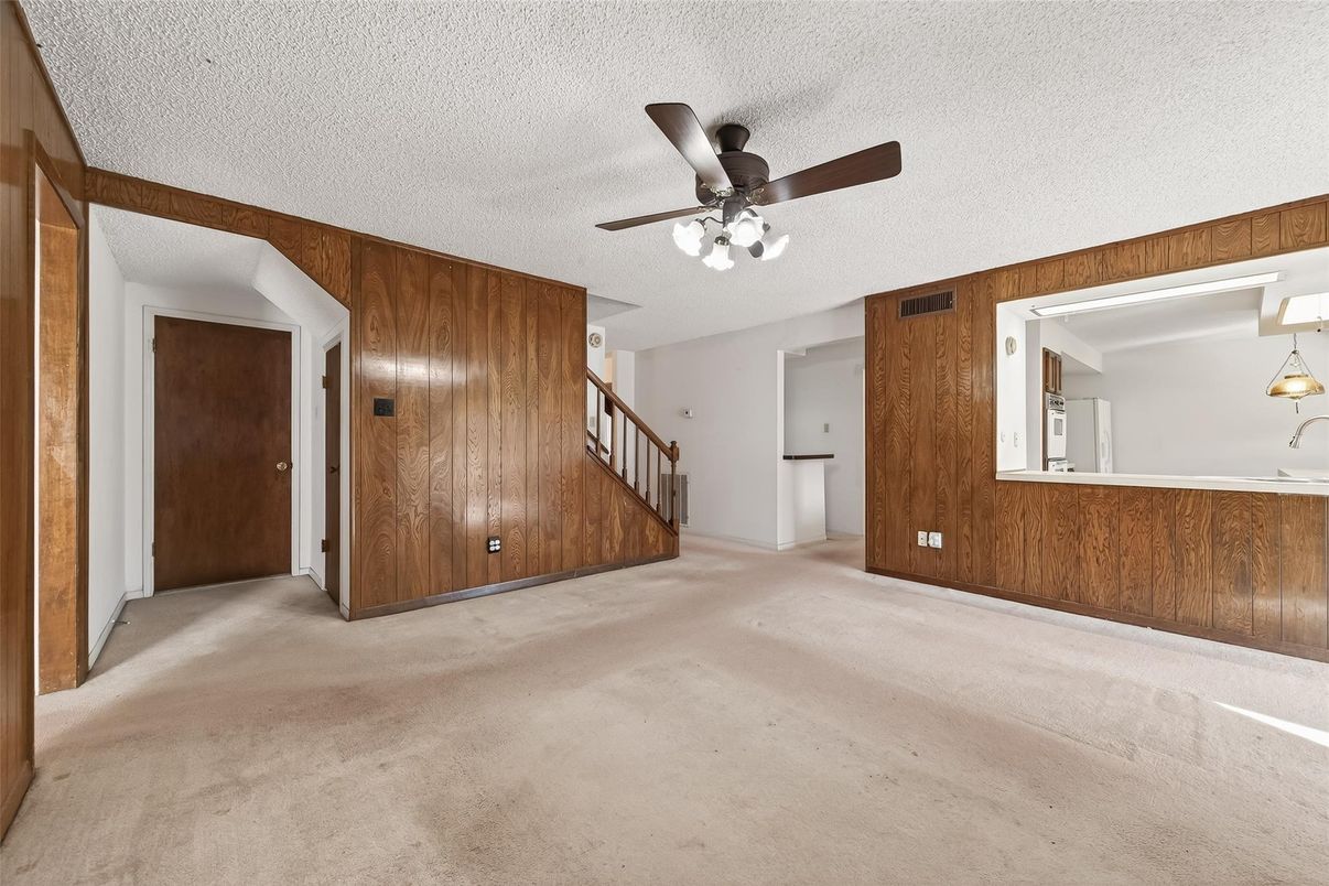 Empty room, Interior, Pendant Lights, Wooden Walls