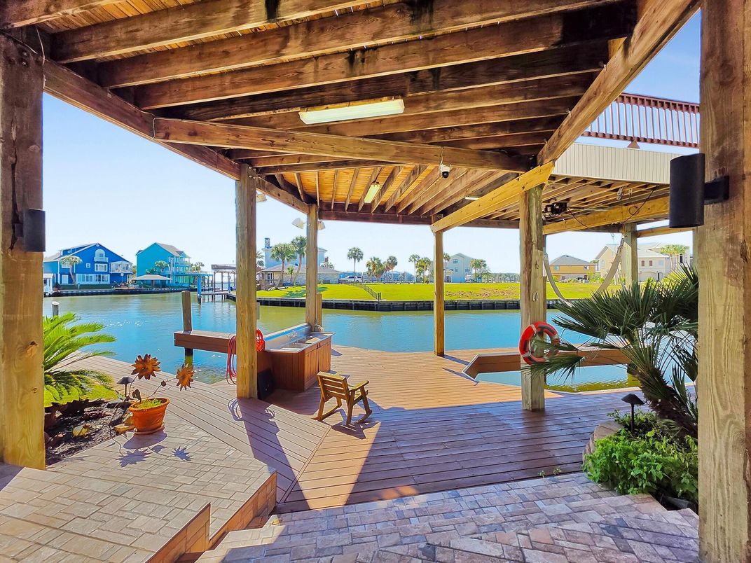 Exterior, Hot Tub, Water