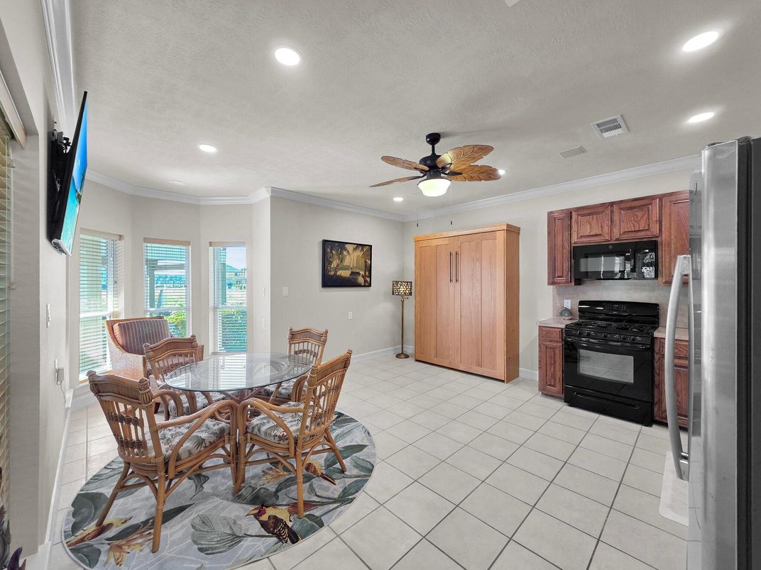 Dining room, Interior, Kitchen, Recessed Lighting