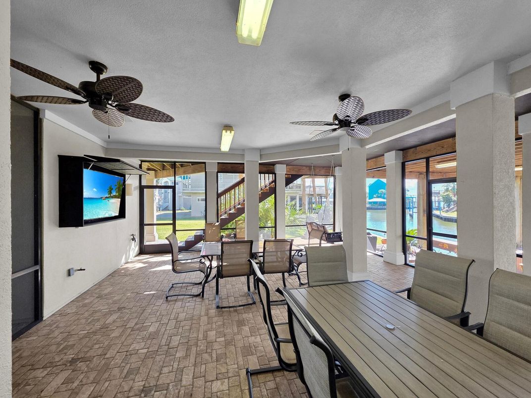 Dining room, Interior, Sun Room, Water