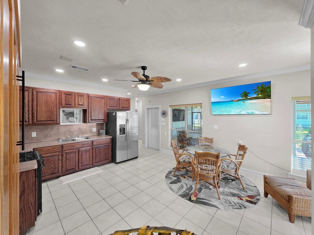 Dining room, Interior, Kitchen, Recessed Lighting