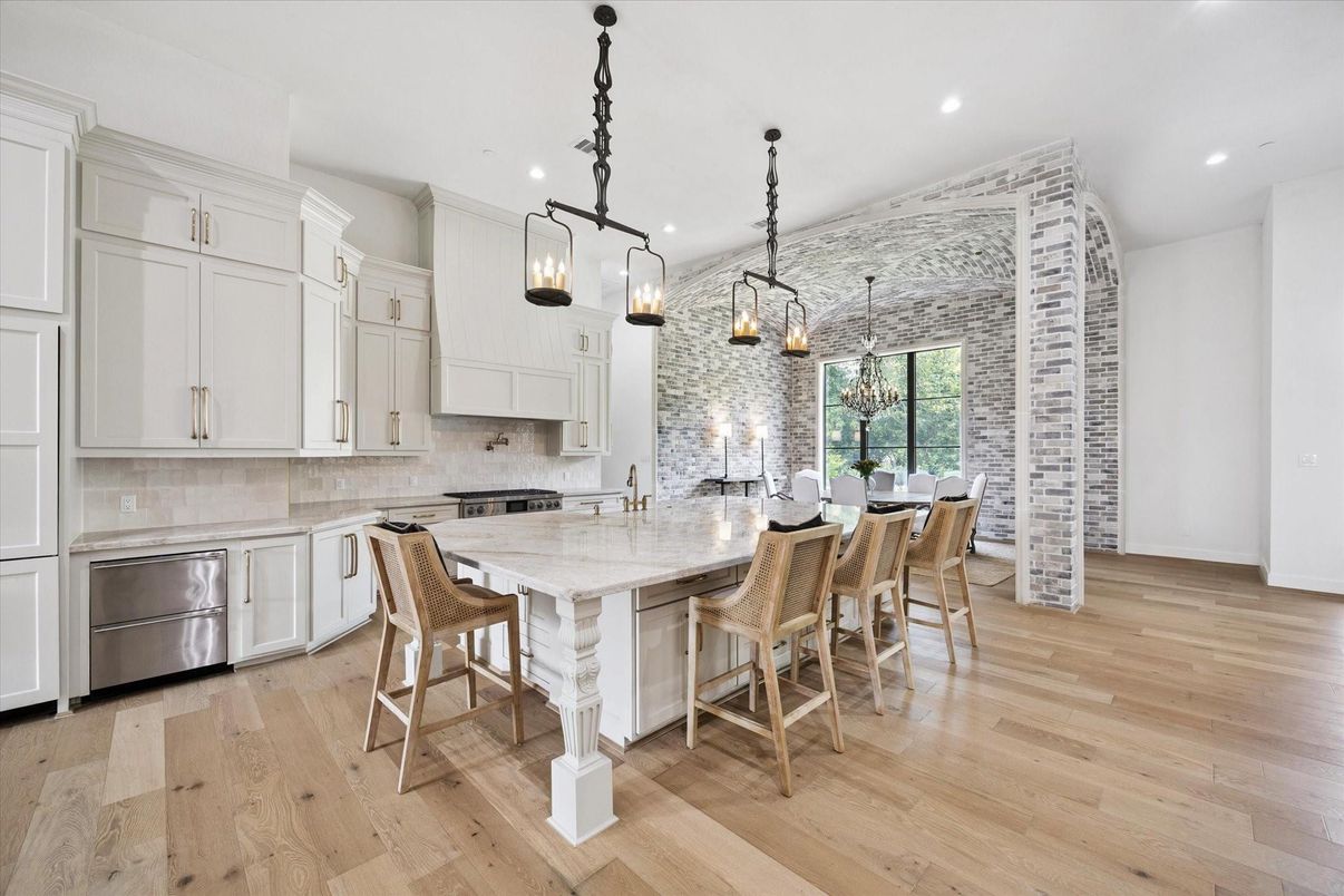 Dining room, Interior, Kitchen, Pendant Lights, Recessed Lighting, Stainless Steel Appliances, Wood Texture Flooring