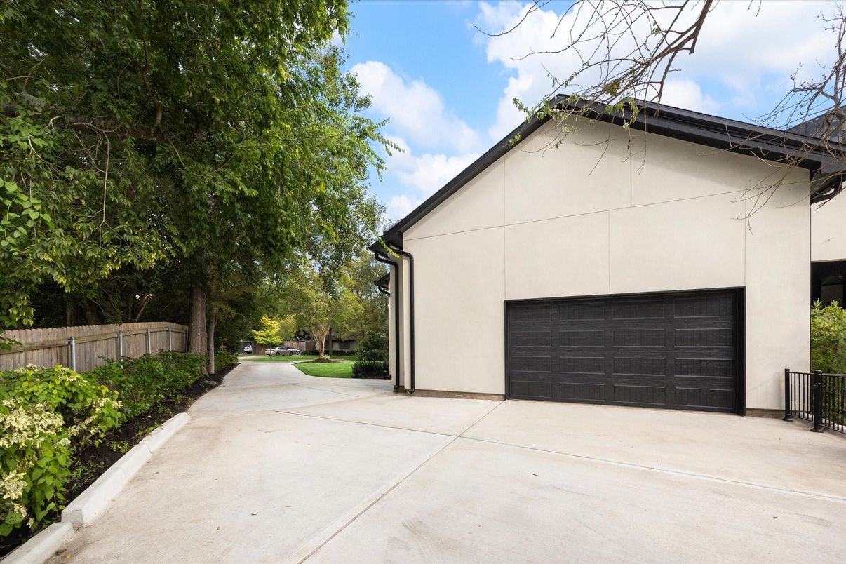 Detached Garage, Exterior