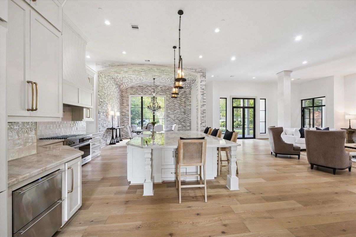 Dining room, Interior, Kitchen, Living room, Pendant Lights, Recessed Lighting, Stainless Steel Appliances, Wood Texture Flooring