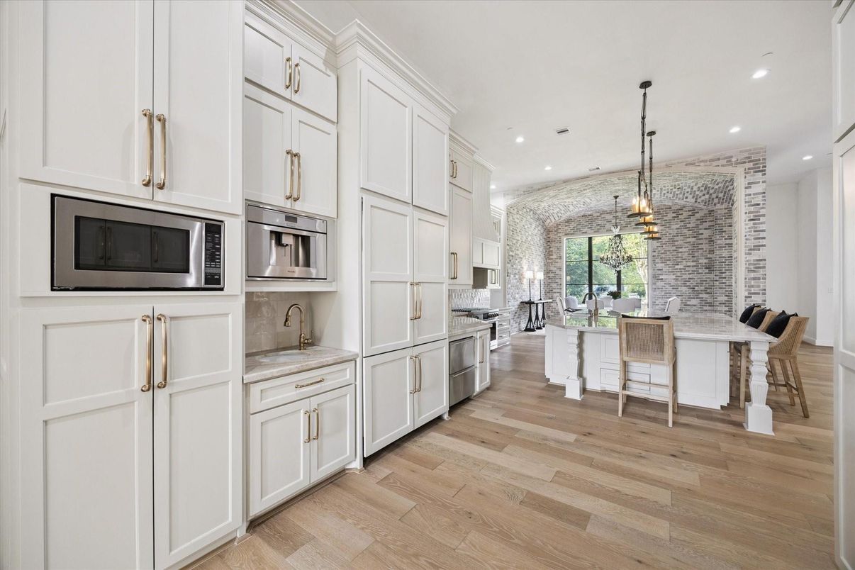 Dining room, Interior, Kitchen, Pendant Lights, Recessed Lighting, Stainless Steel Appliances, Wood Texture Flooring