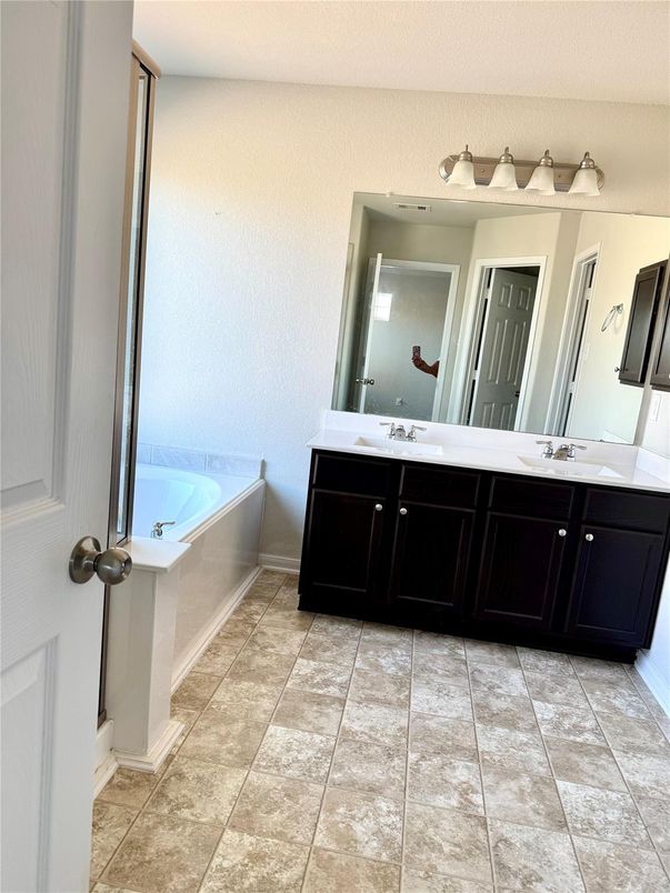 Bathroom, Dual Sink Vanities, Interior