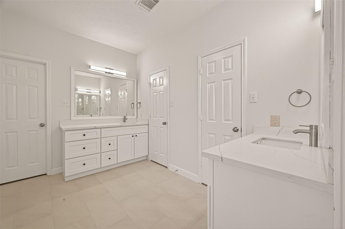 Bathroom, Dual Sink Vanities, Interior