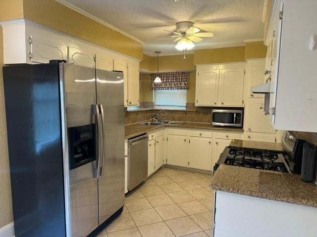 Interior, Kitchen, Pendant Lights, Stainless Steel Appliances