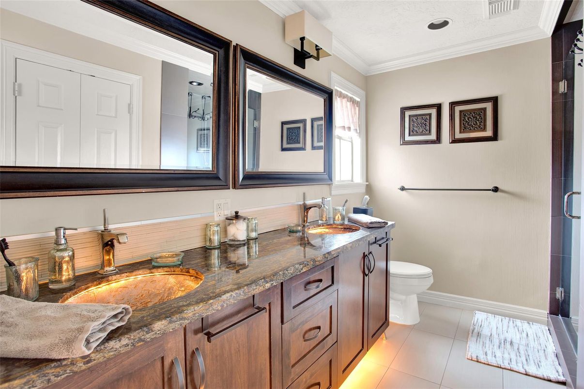 Bathroom, Dual Sink Vanities, Interior