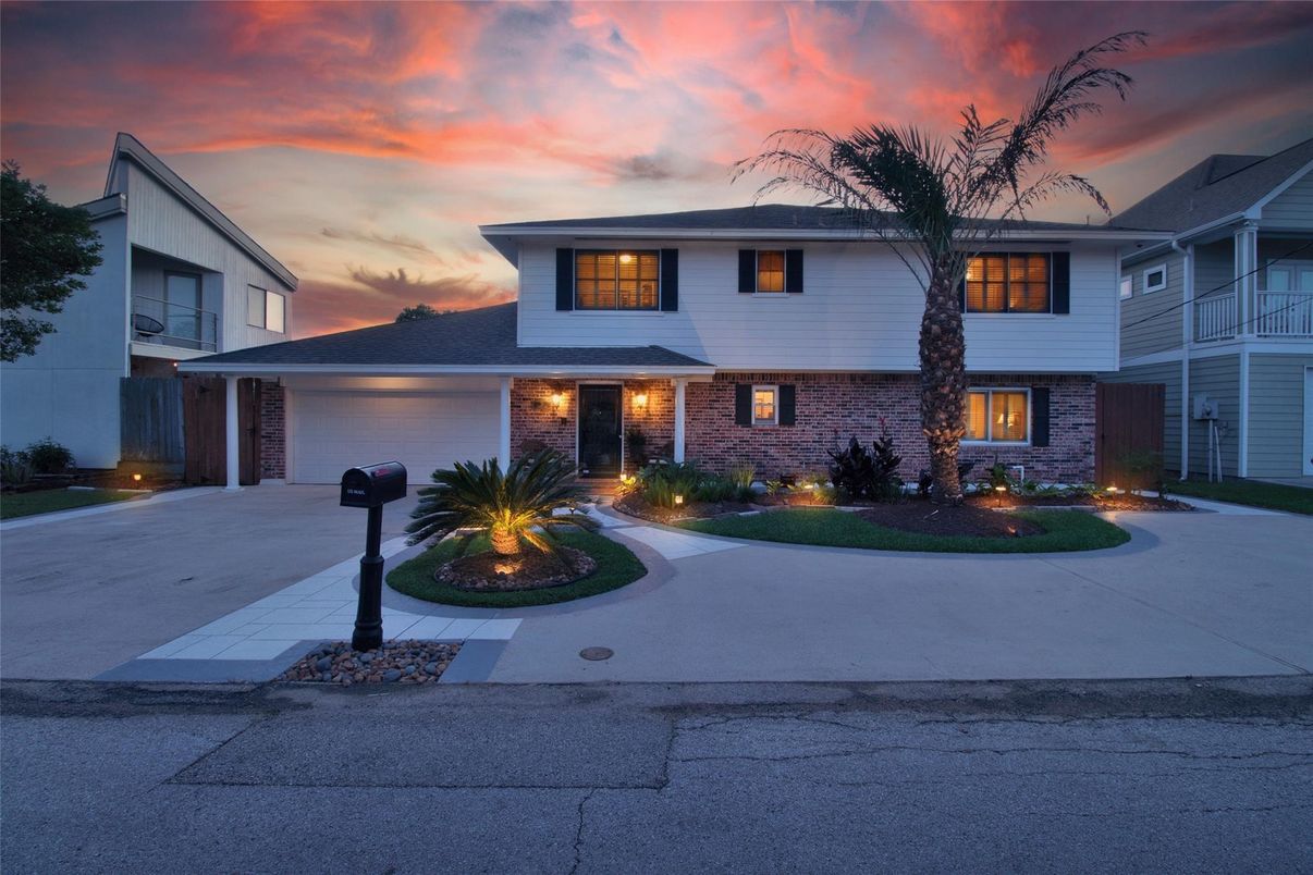 Attached, Exterior, Facade, Brick Facade, Split Level