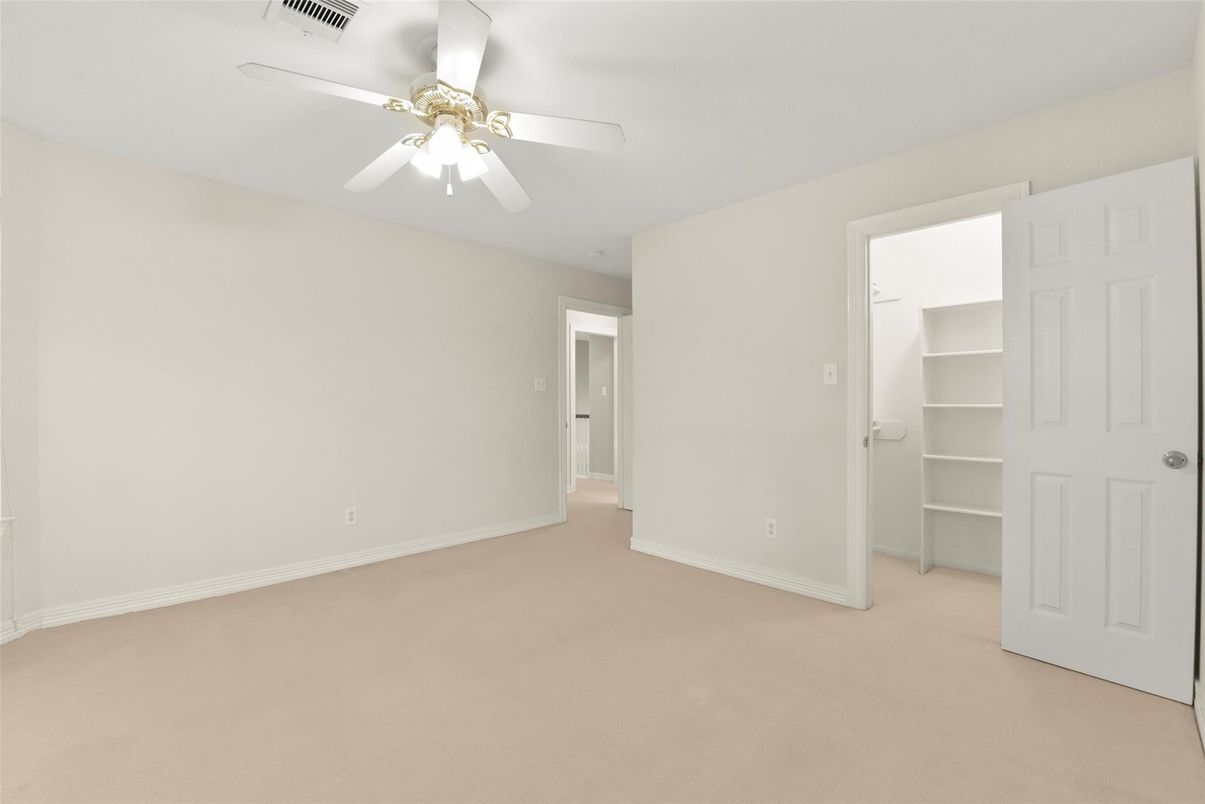 Empty room, Interior