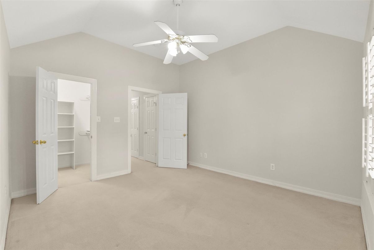 Empty room, Interior