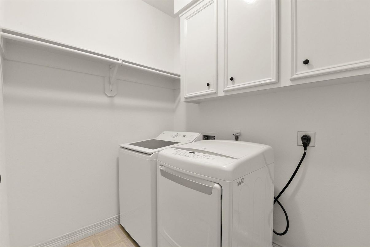 Interior, Washer, Wood Texture Flooring