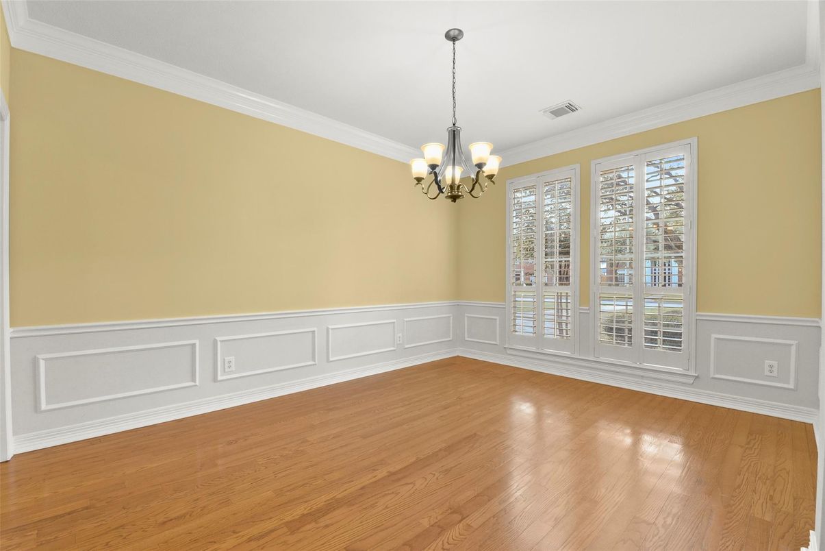 Chandelier, Empty room, Interior, Wood Texture Flooring