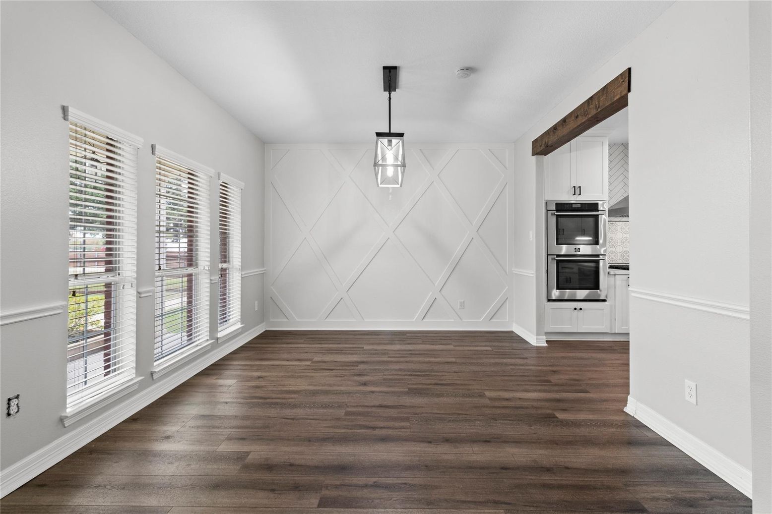 Empty room, Interior, Pendant Lights, Wood Texture Flooring