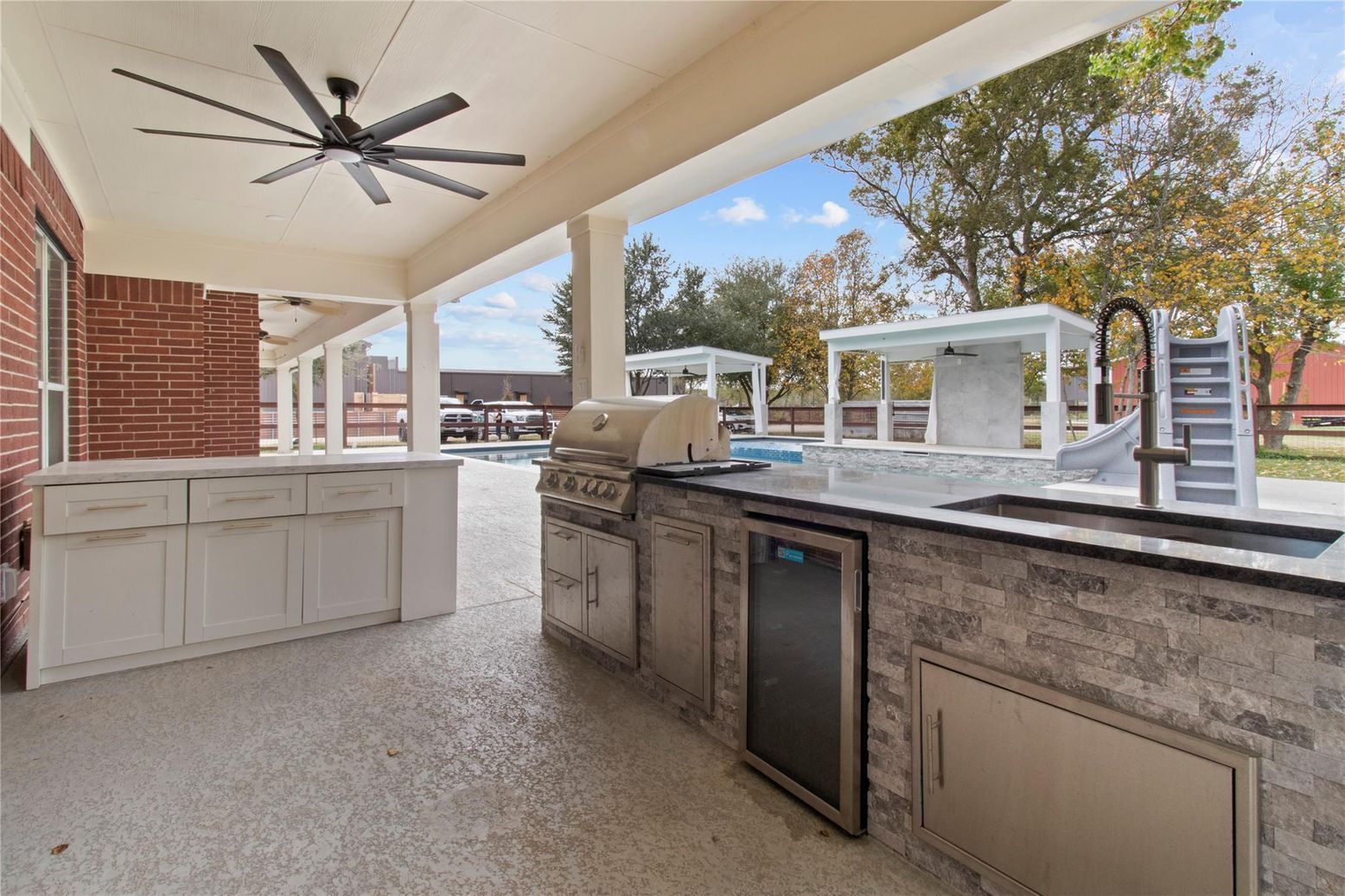 Exterior, Outdoor Kitchen