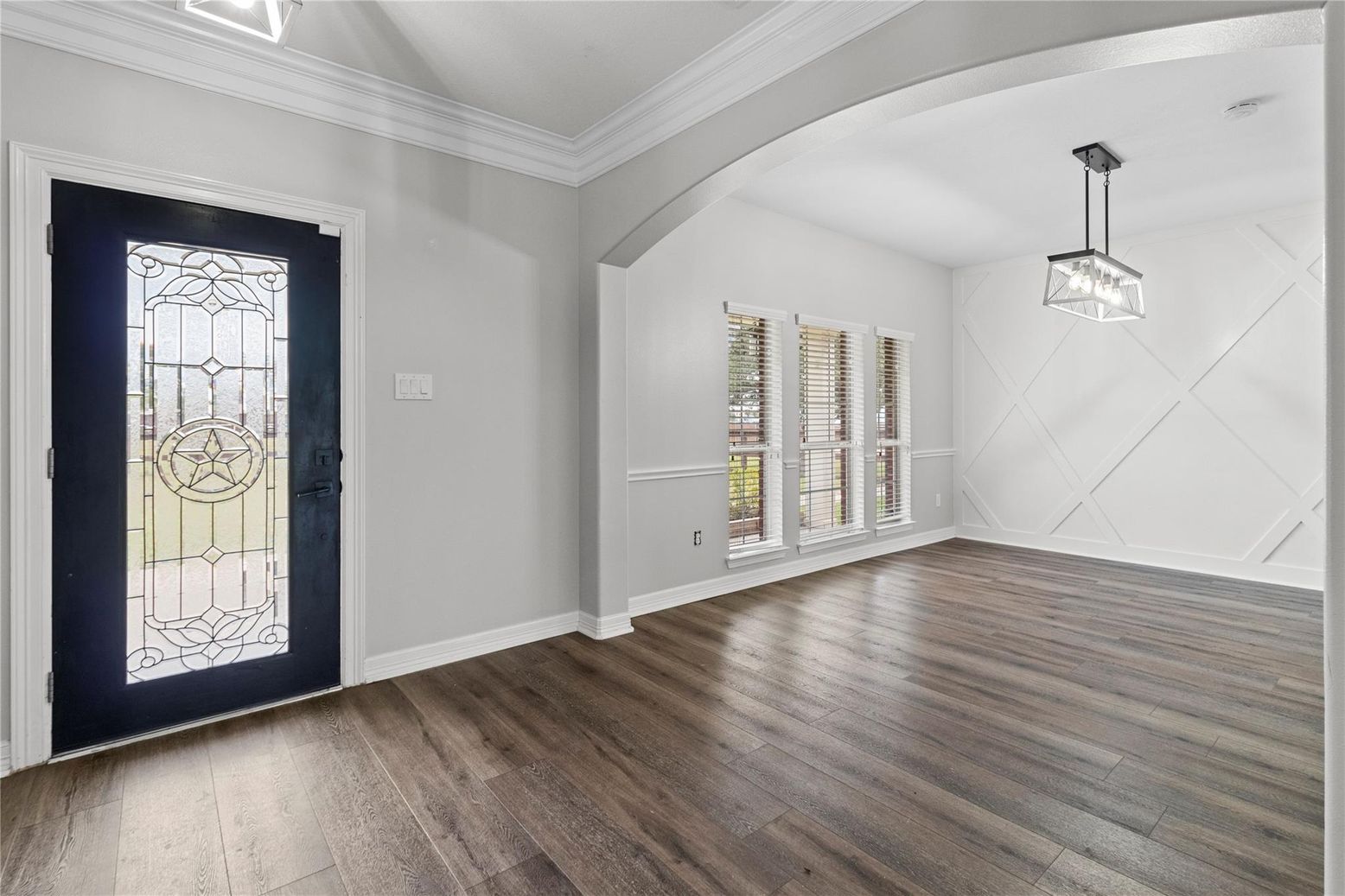 Empty room, Interior, Pendant Lights, Wood Texture Flooring