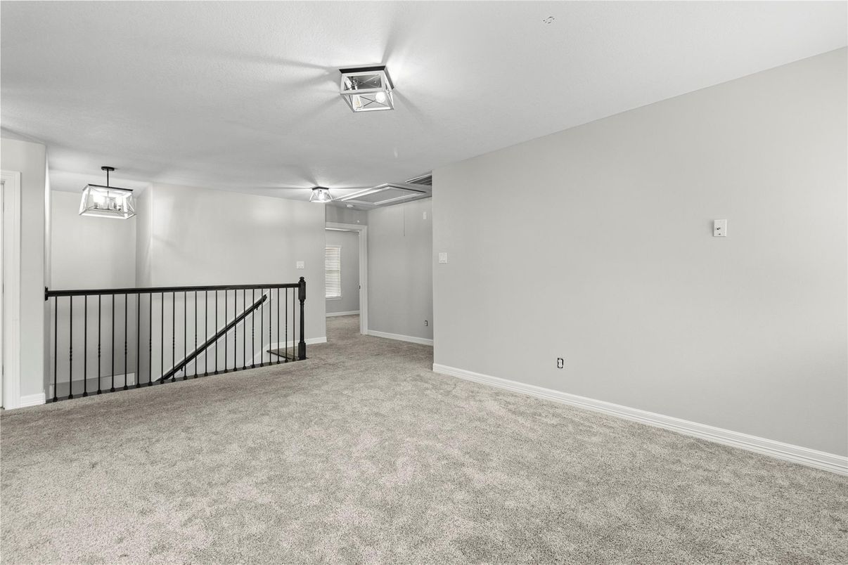 Empty room, Interior