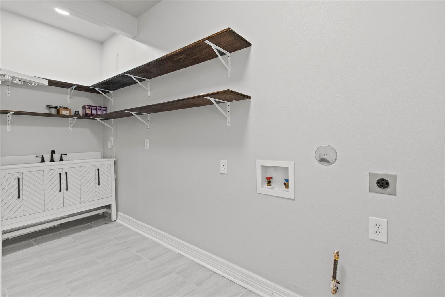 Interior, Recessed Lighting, Wood Texture Flooring