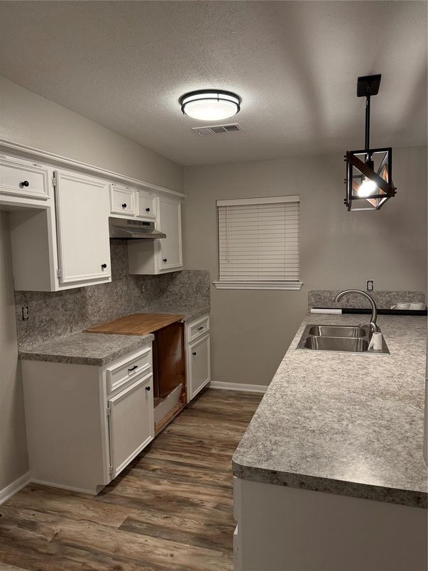 Interior, Kitchen, Pendant Lights, Wood Texture Flooring