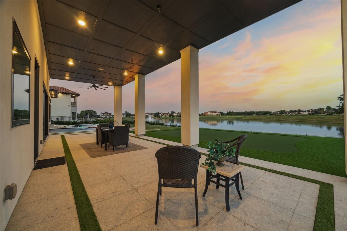 Exterior, Pool, Water