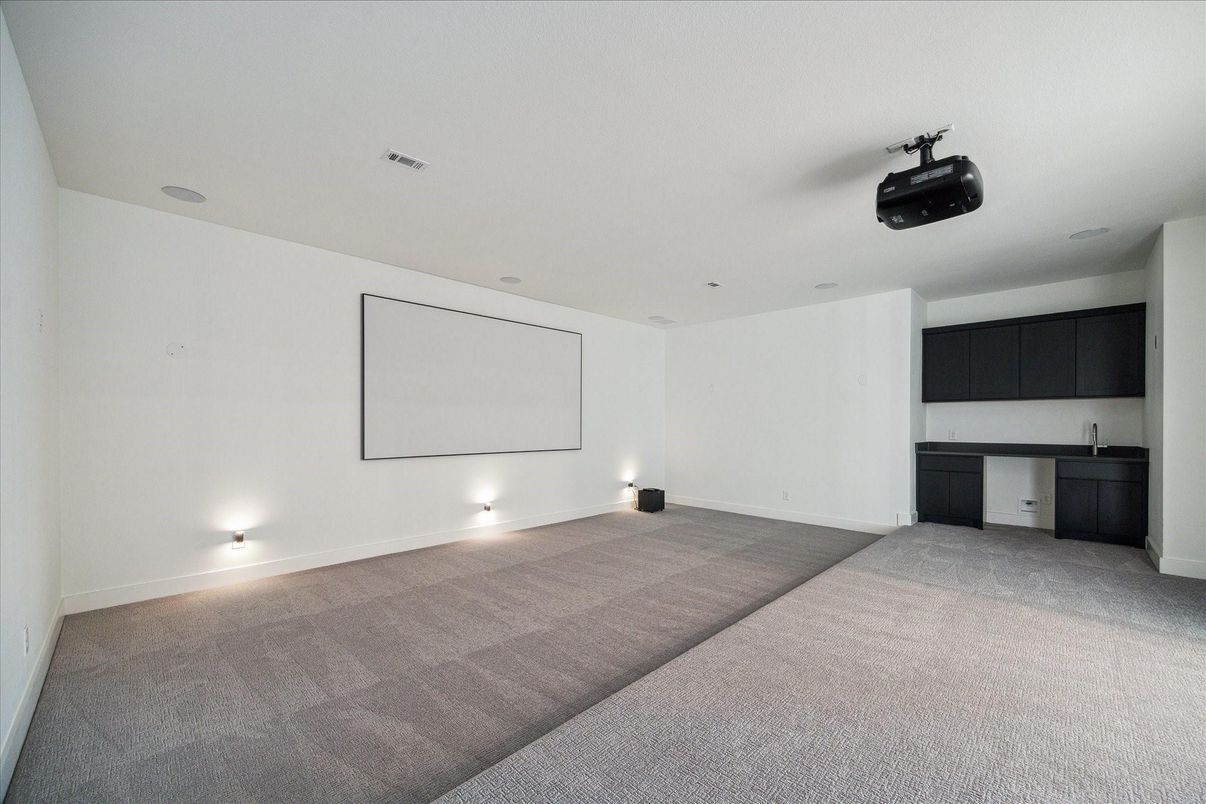 Empty room, Interior, Projection Screen