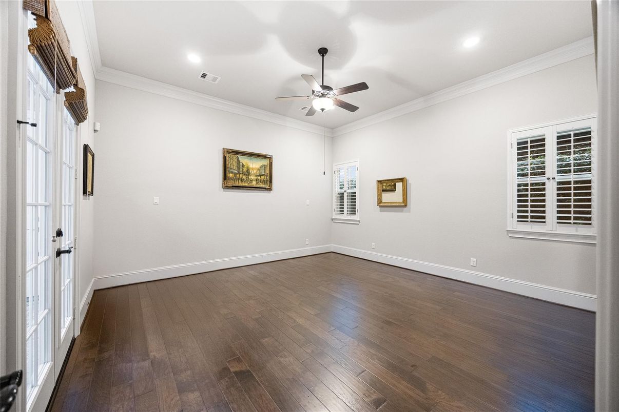 Empty room, Interior, Recessed Lighting, Wood Texture Flooring