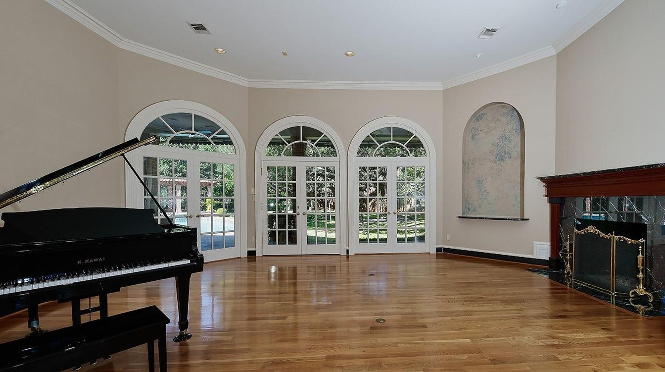 Fireplace, Interior, Piano, Recessed Lighting, Wood Texture Flooring