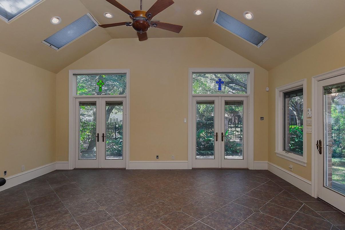 Empty room, Interior, Recessed Lighting