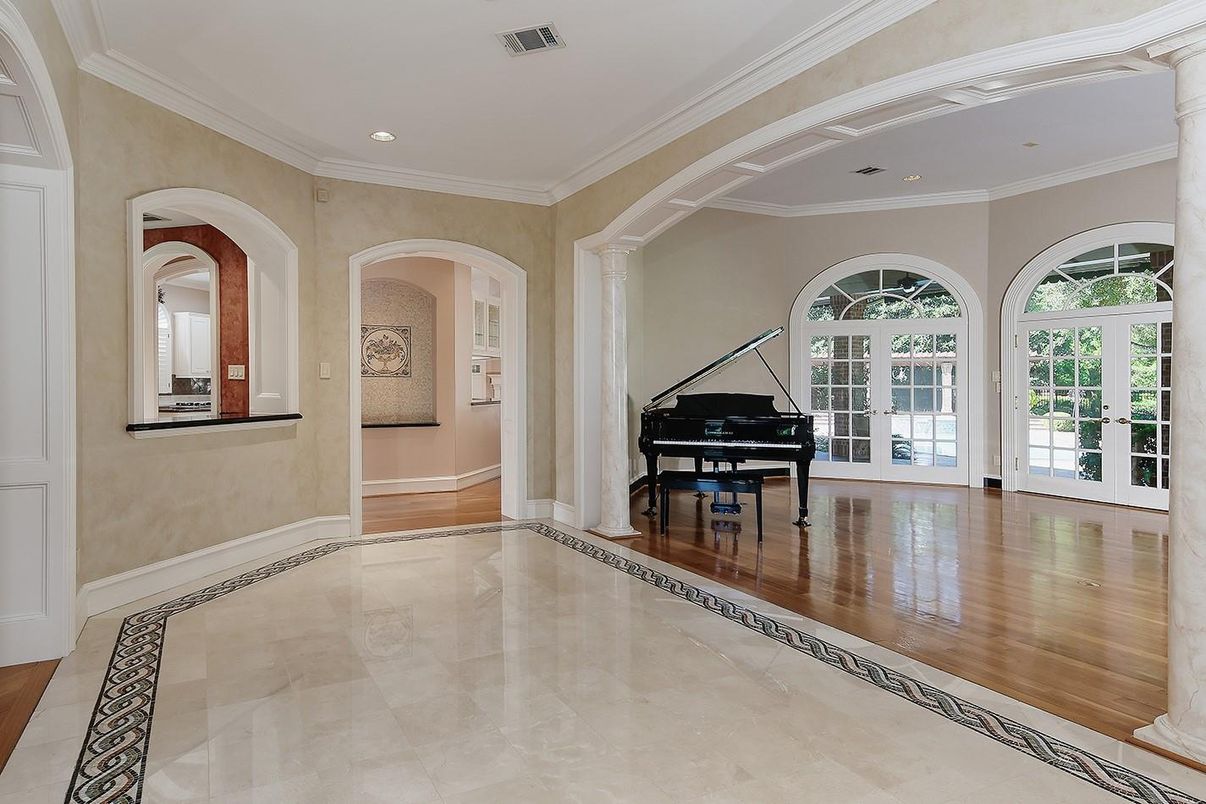 Interior, Piano, Recessed Lighting, Wood Texture Flooring