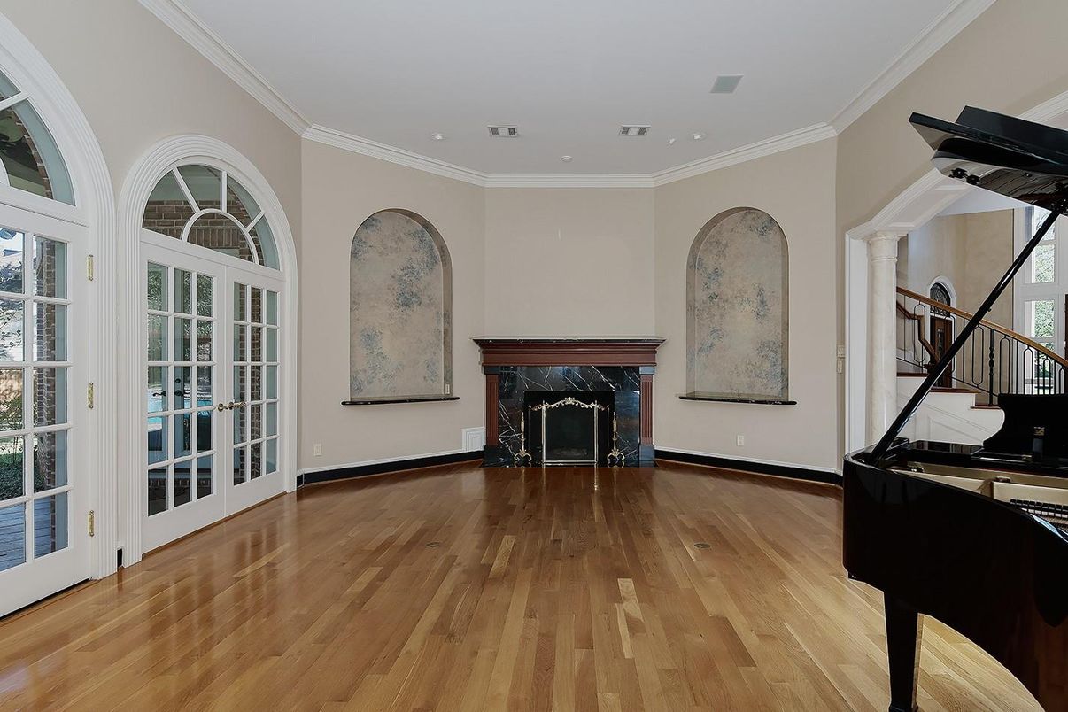 Fireplace, Interior, Piano, Recessed Lighting, Wood Texture Flooring