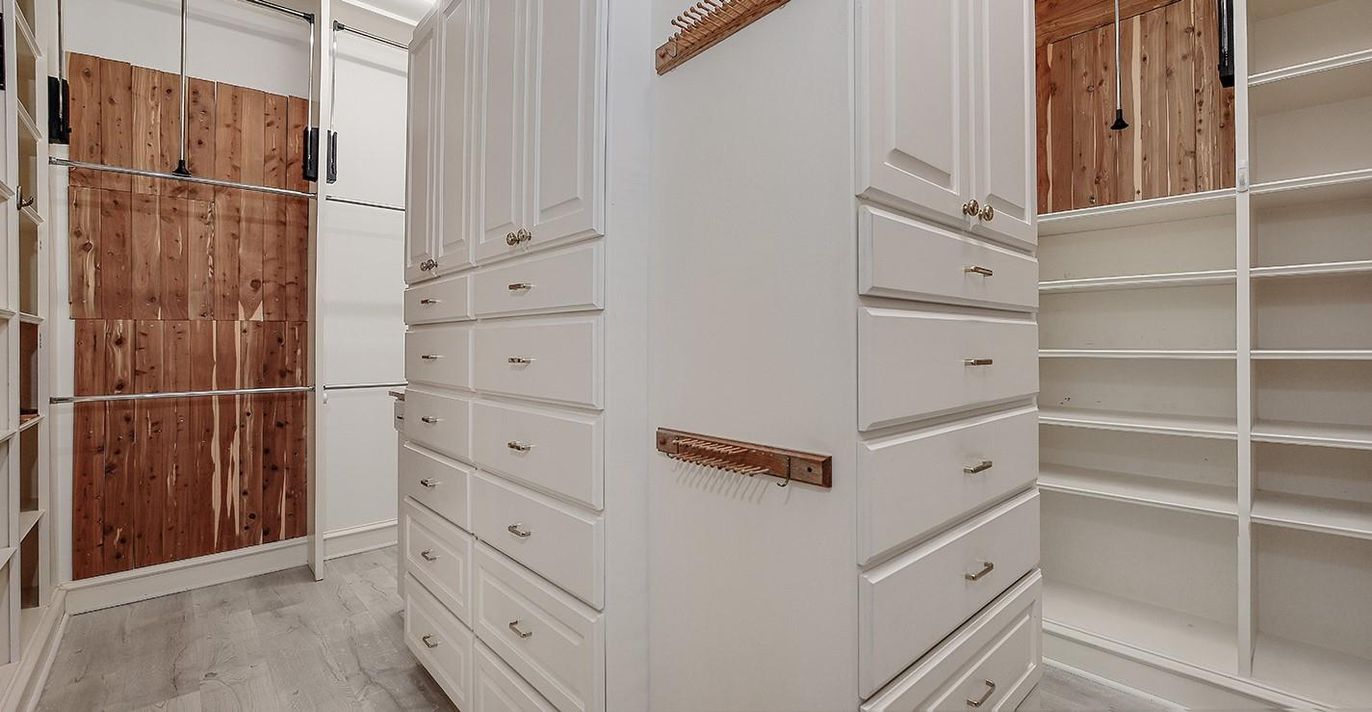 Interior, Walk-in Closets, Wood Texture Flooring