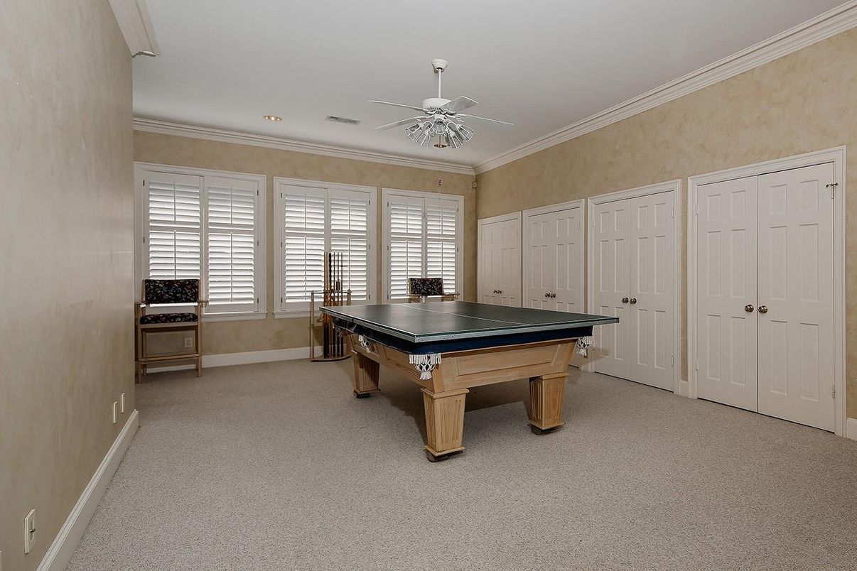 Game Room, Interior, Recessed Lighting